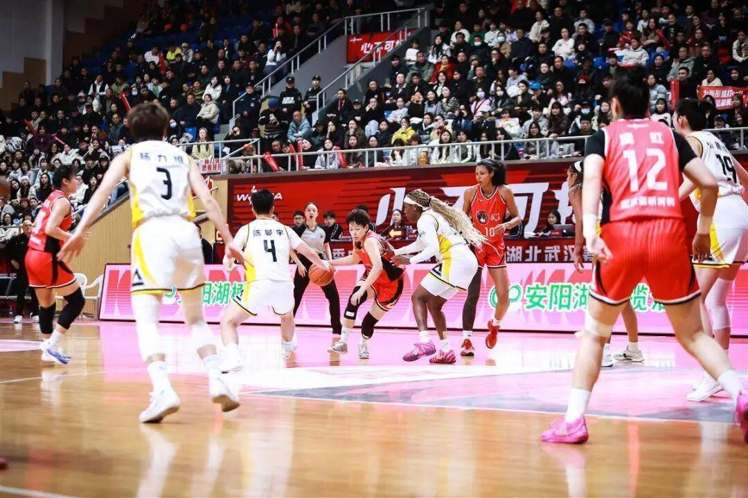 体育直播-球迷的呐喊，商家的算盘！武汉盛帆女篮炼成WCBA“生意精”