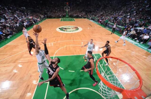 龙珠直播-斯马特缺席怀特做先锋 绿军完美开局由他定基调